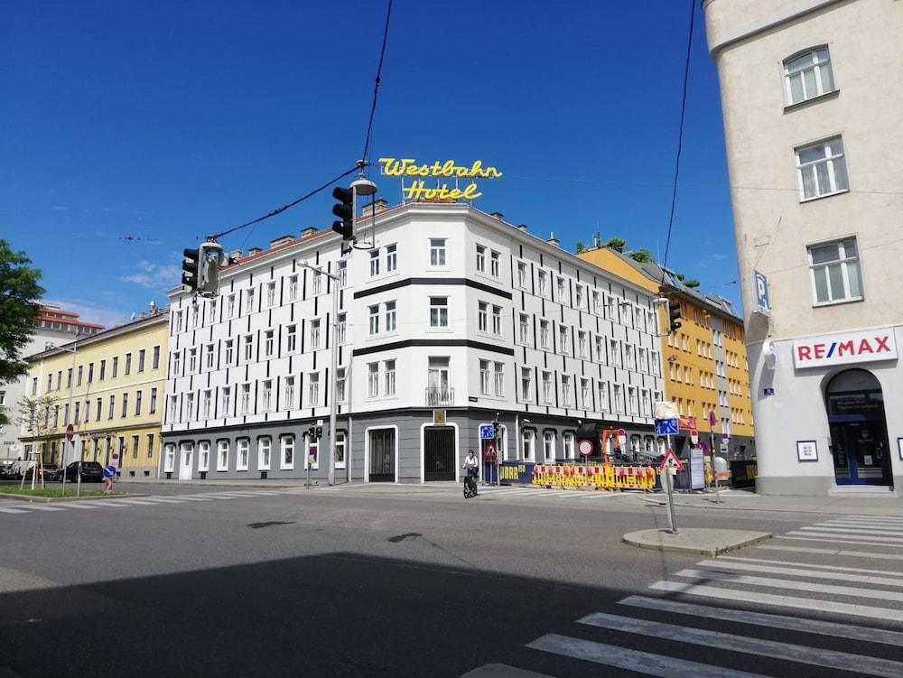 Hotel Westbahn - Featured Image