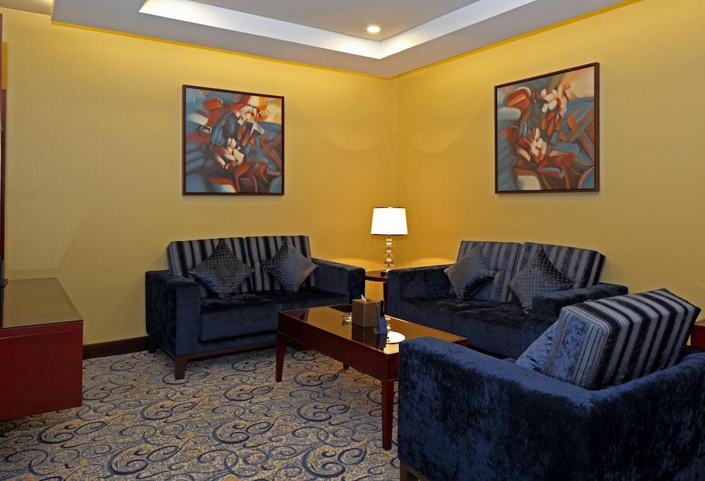Intour Al Khafji Hotel - Lobby Sitting Area