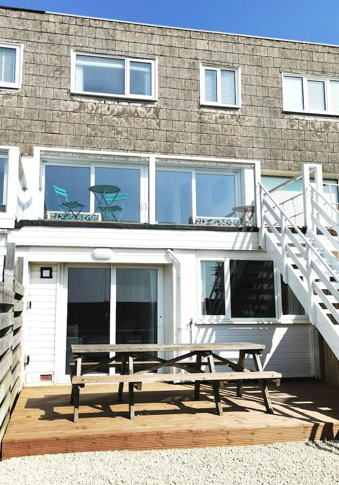 87 Marineside Beach Side Property With Stunning sea Views - Exterior