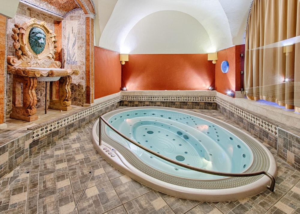 Hotel Hoffmeister - Indoor Spa Tub