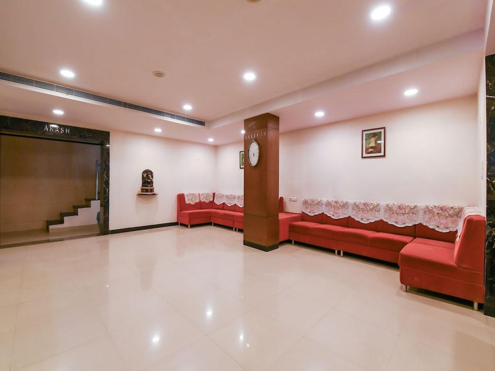 OYO 3229 Balaji Grand - Lobby Sitting Area