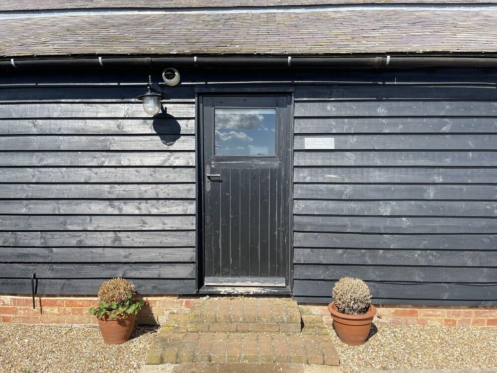 The Cow Shed 2-bed Apartment in Bradwell on Sea - Exterior