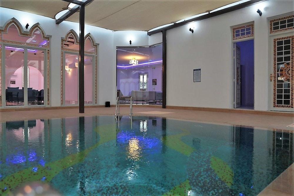 Jawharat Al-Rumais Villas & Spa - Indoor Pool