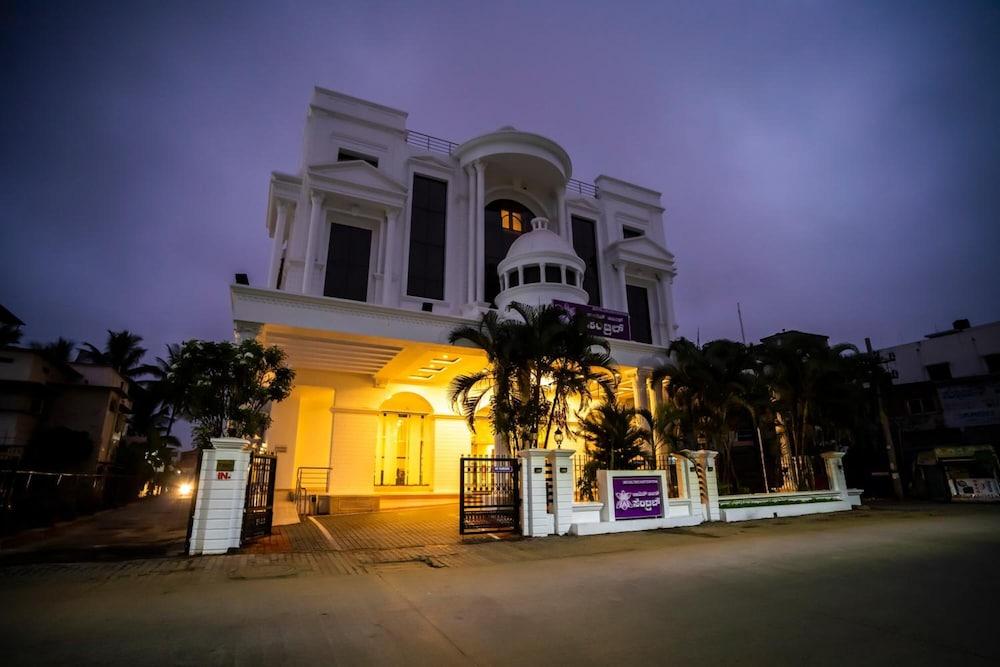 Royal Orchid Central - Exterior