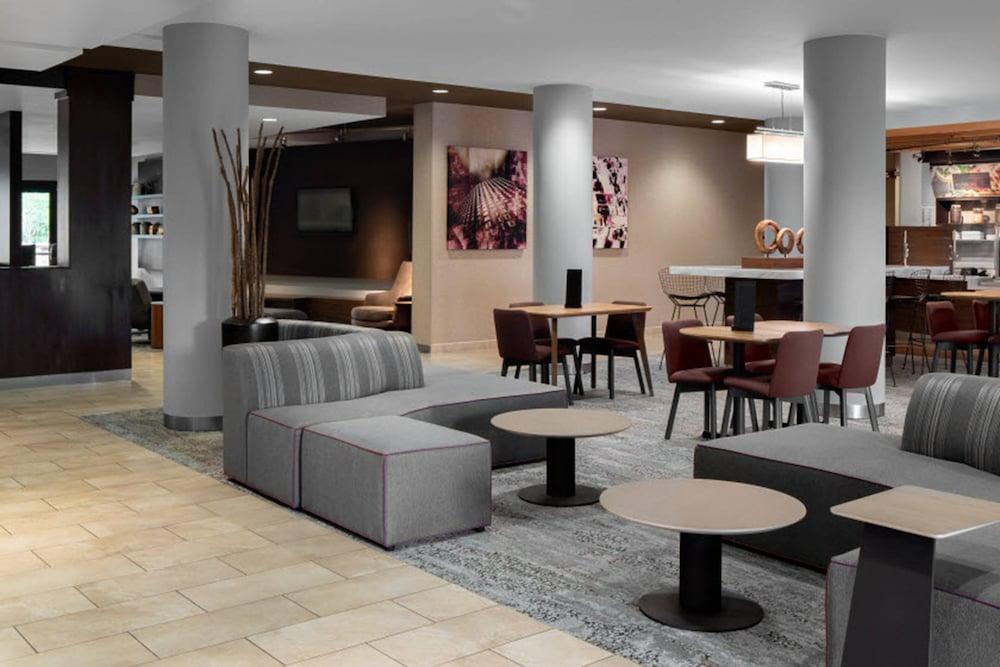 Courtyard by Marriott Raleigh North/Triangle Town Center - Lobby