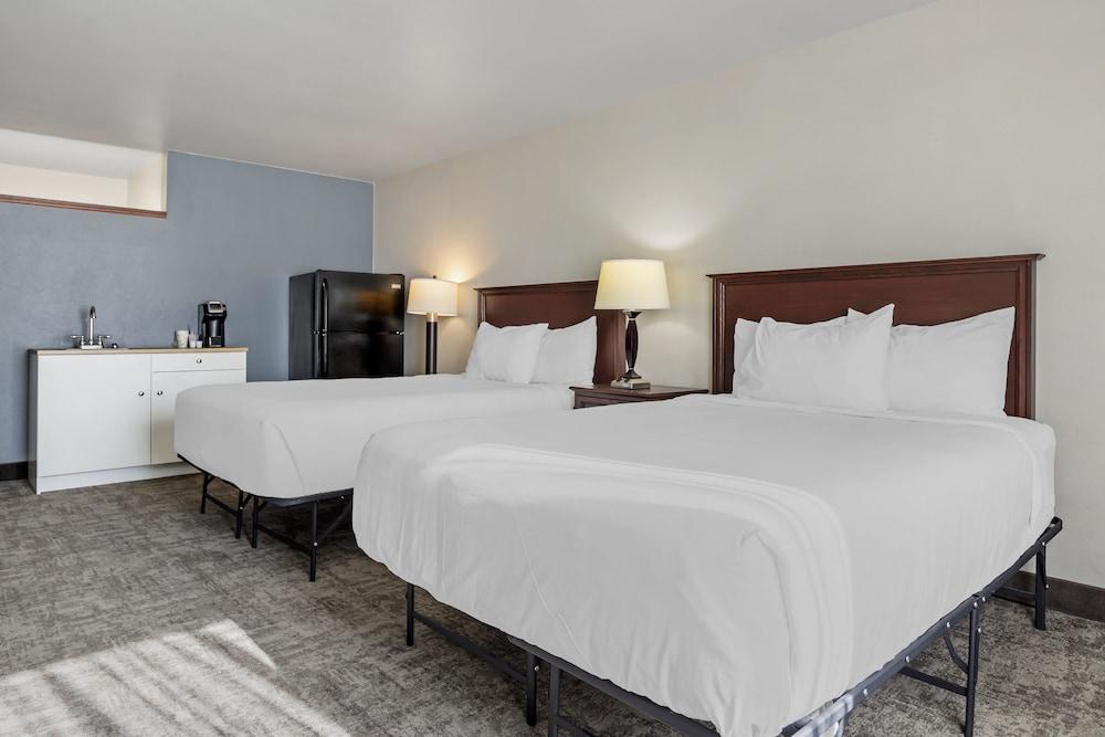 Seaport Inn and Suites - Room