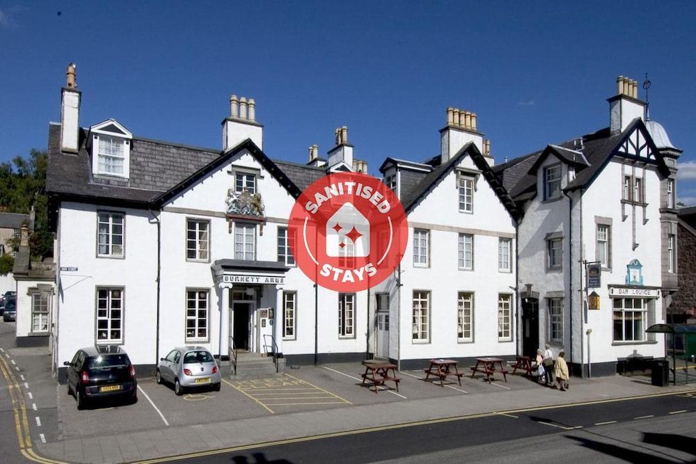 Burnett Arms Hotel - Featured Image