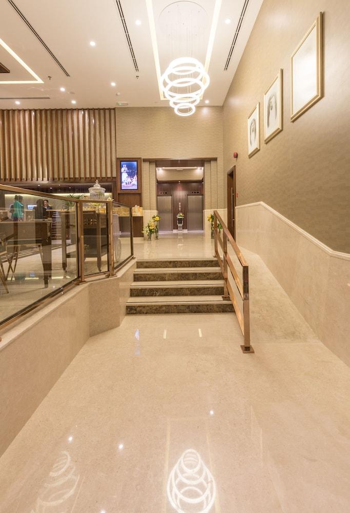 فندق أجنحة هوثورن من ويندام أبو ظبي سيتي سنتر - Interior Entrance