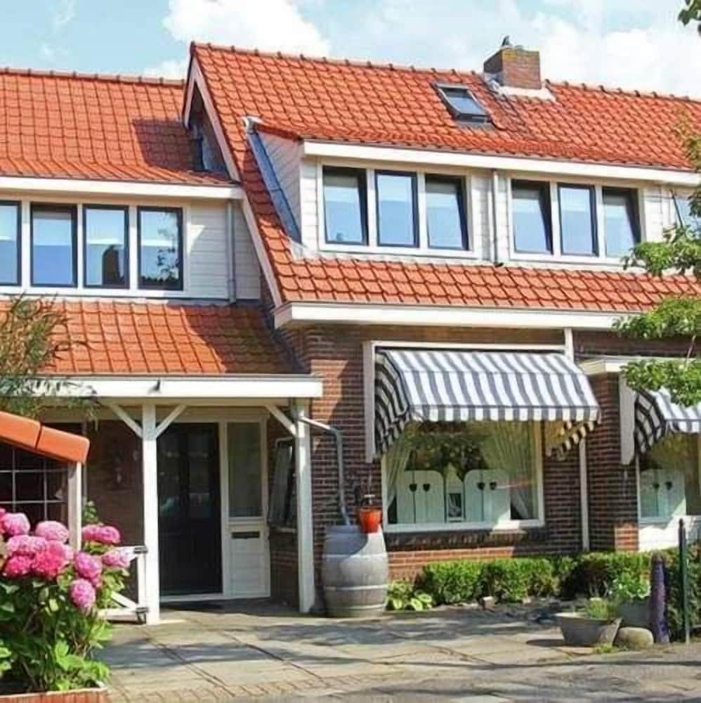 Impeccable 4-bed House in Castricum Butterfly - Featured Image