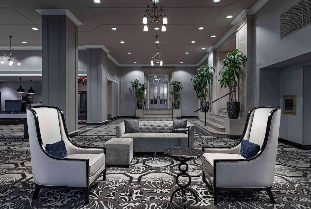 DoubleTree Suites by Hilton Hotel Detroit Downtown - Fort Shelby - Lobby