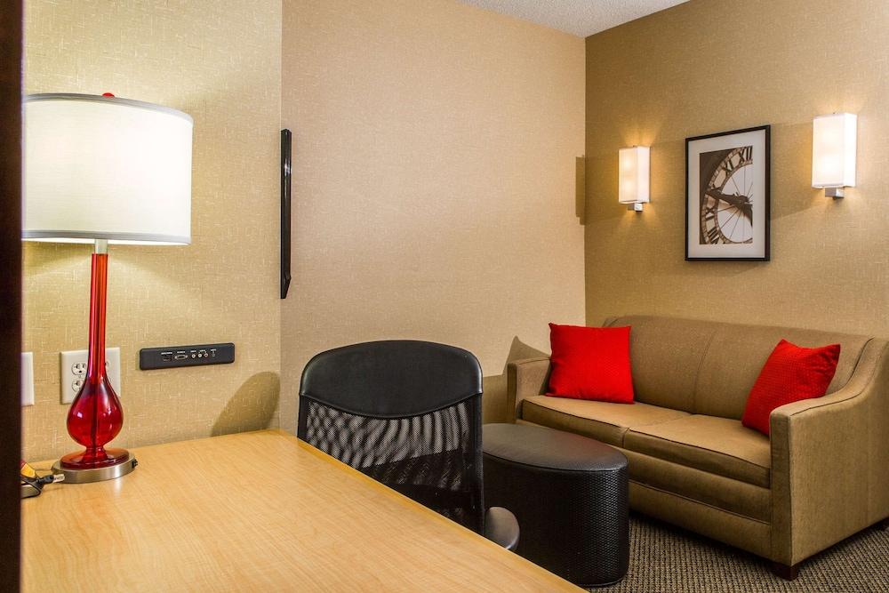 Cambria Hotel Raleigh - Durham Airport - Room