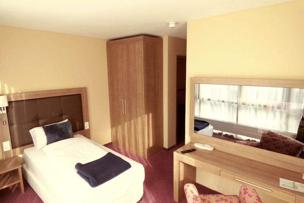 Nashira Kurpark Hotel - Room