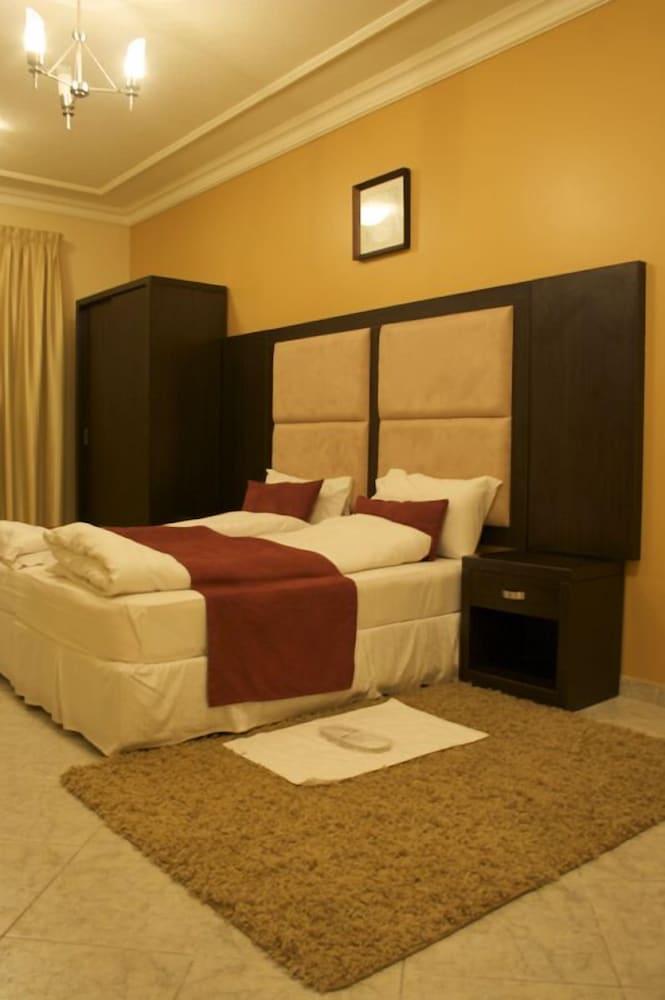 Peninsula Suites - Room