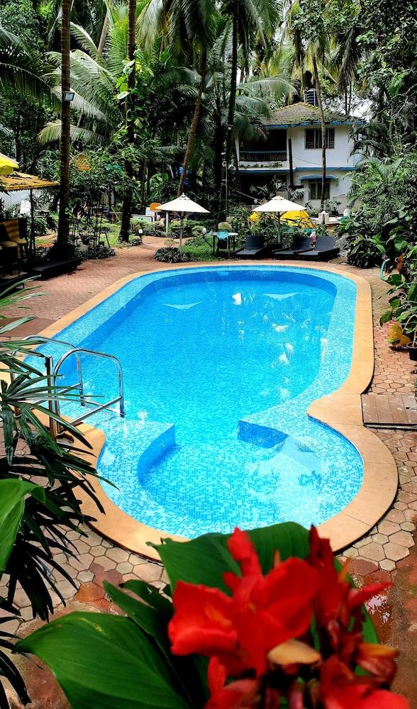 The Camelot Beach Resort - Pool