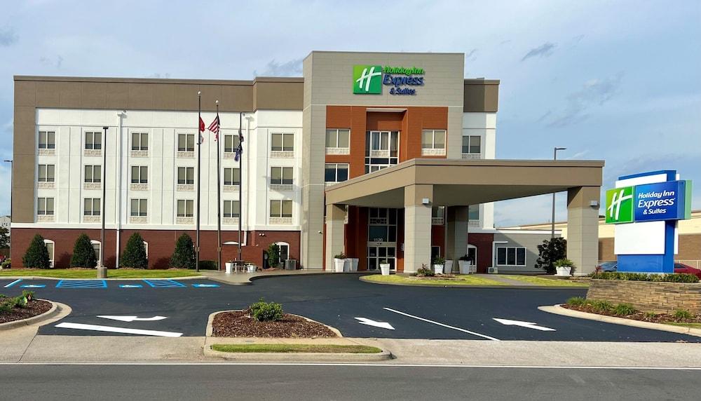Holiday Inn Express & Suites Tuscaloosa-University, an IHG Hotel - Featured Image