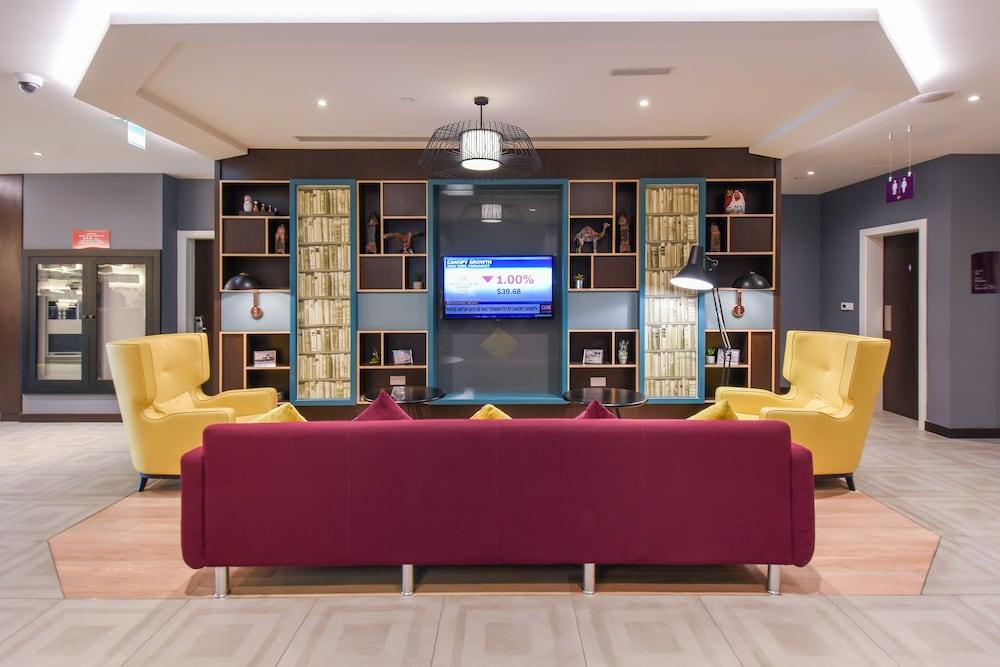 Premier Inn Dubai International Airport - Lobby Sitting Area