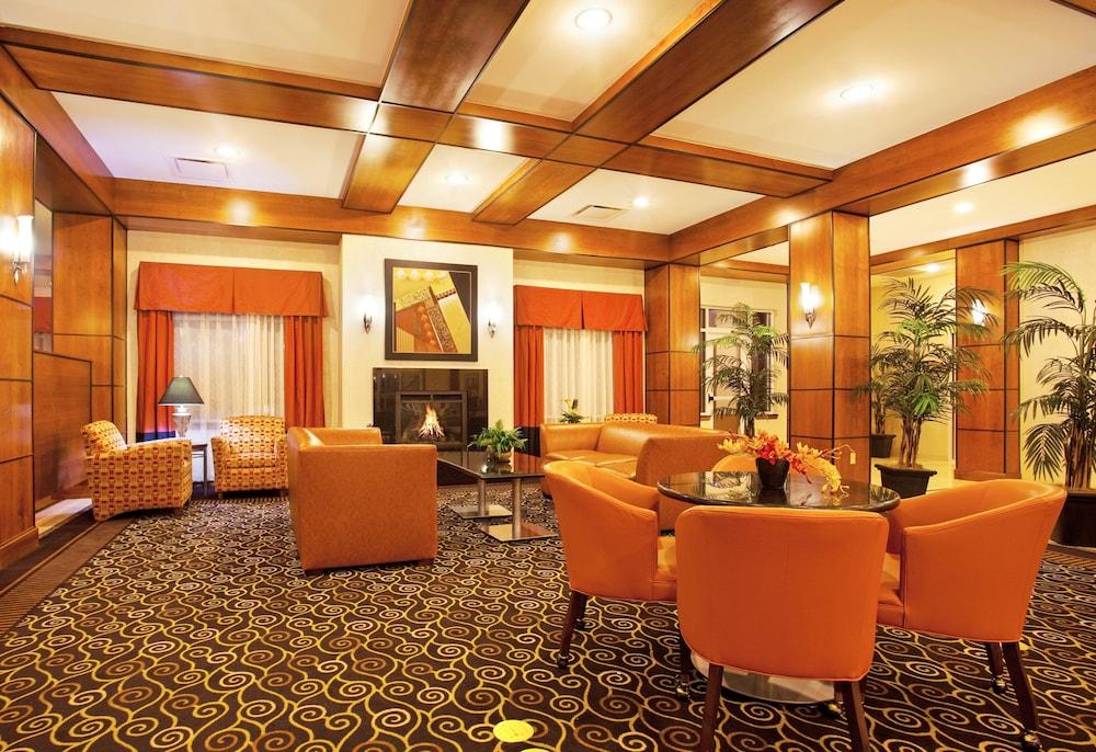 Holiday Inn Battle Creek, an IHG Hotel - Lobby