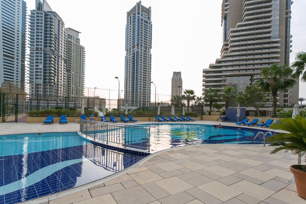 One Perfect Stay - Marina Terrace - Outdoor Pool