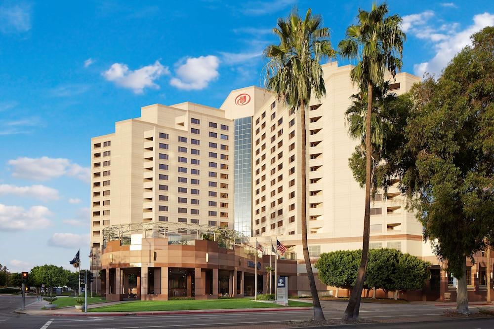 Hilton Long Beach Hotel - Exterior