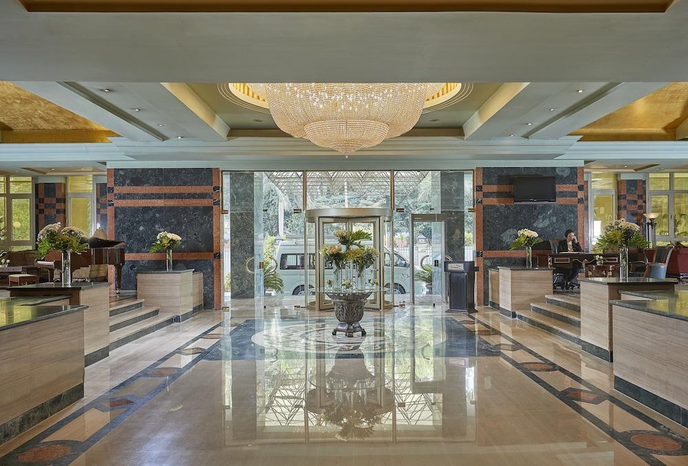 فندق تريامف بلازا - Interior Entrance