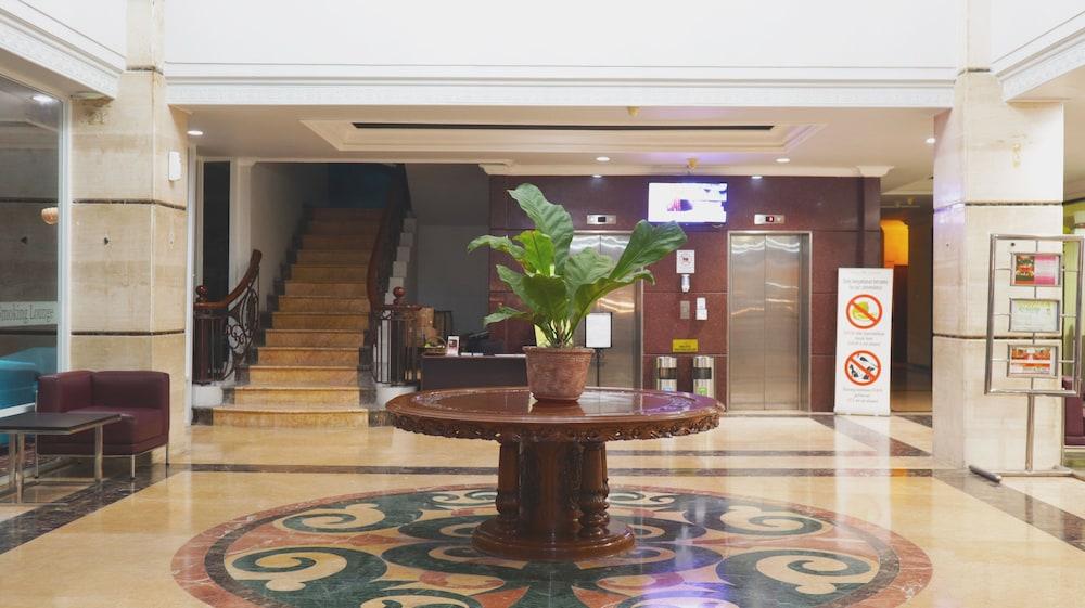 Grand Victoria Hotel - Lobby