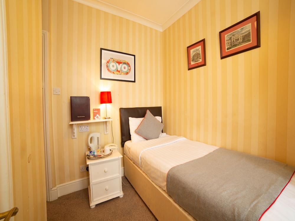 Fines Bayliwick Hotel - Room