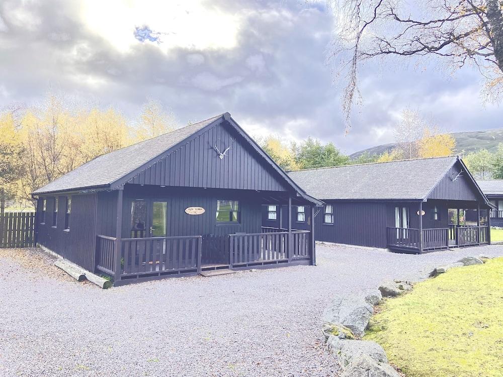Braemar Lodge Cabins - Featured Image