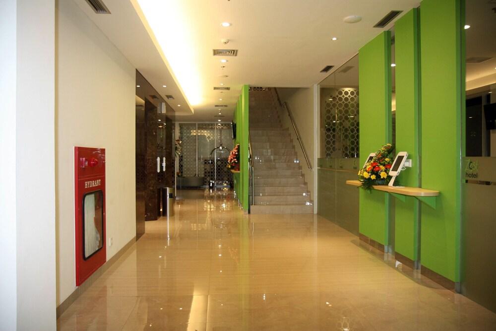 Zest Bogor by Swiss-Belhotel International - Interior Entrance