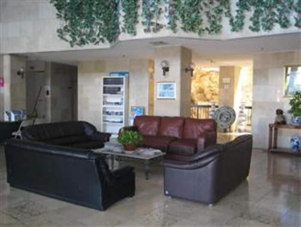 Tumon Bay Capital Hotel - Lobby