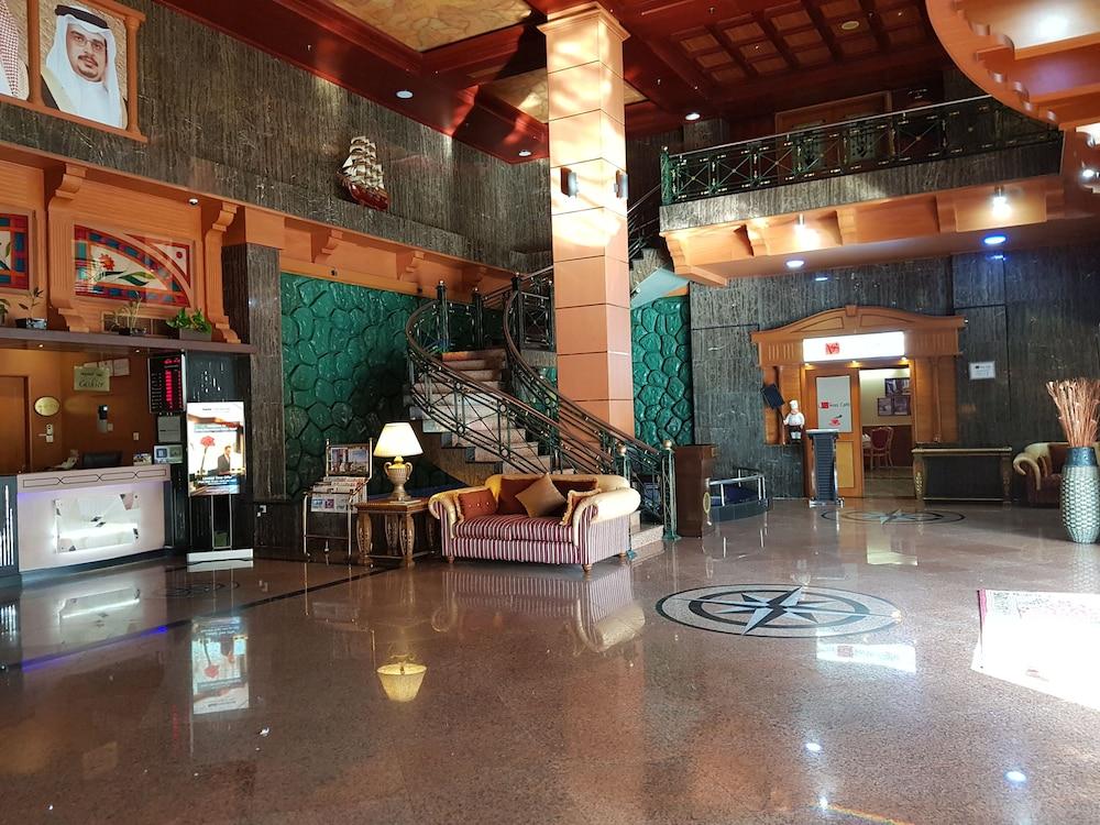 Swiss International Palace Hotel Manama - Lobby Sitting Area
