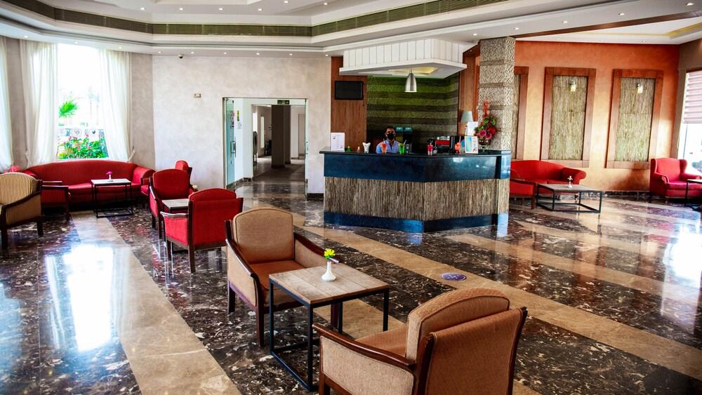 Old Vic Sharm Resort - Lobby Sitting Area