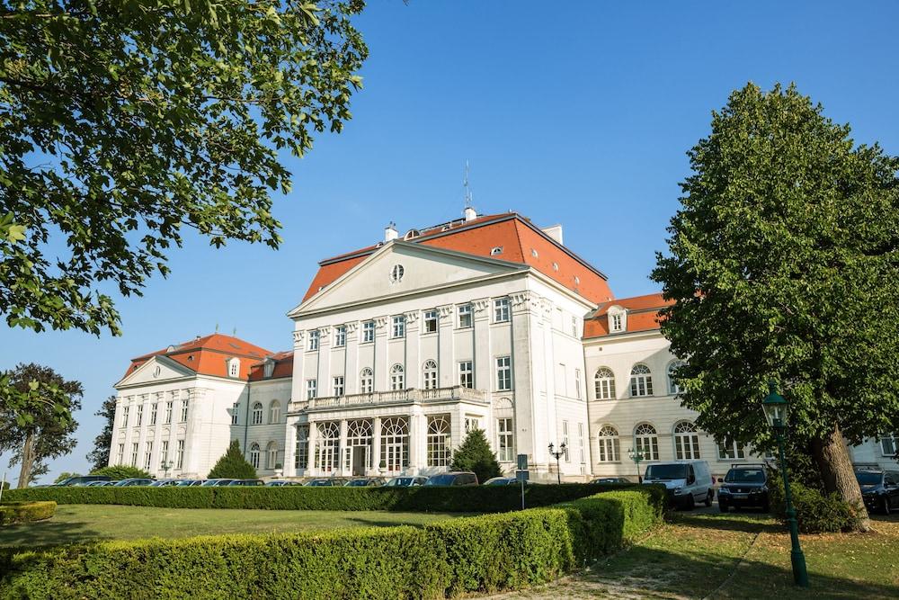 Austria Trend Hotel Schloss Wilhelminenberg - Exterior