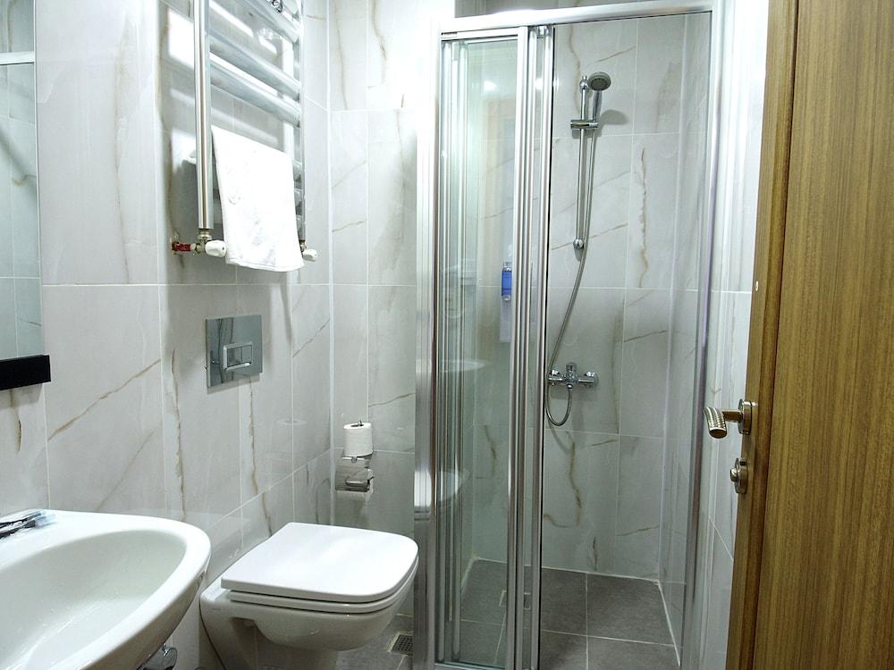 Kadikoy Arya Hotel - Bathroom