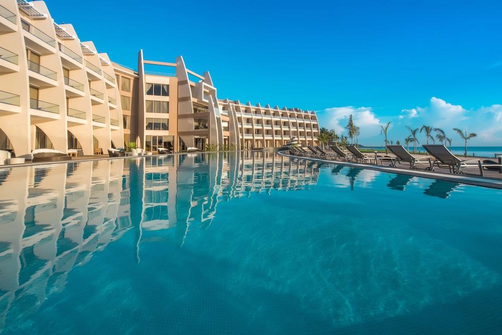 Ramada Resort by Wyndham Dar es Salaam - Outdoor Pool