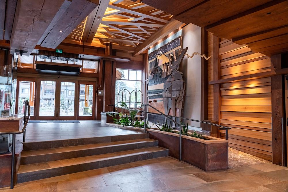 Moose Hotel And Suites - Interior Entrance