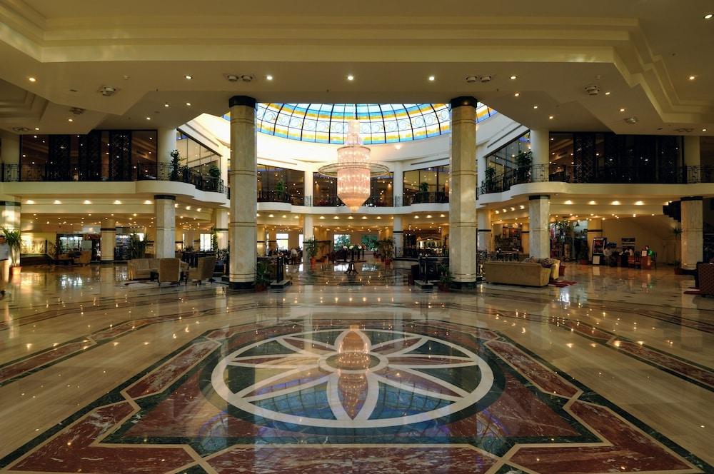 Grand Oasis Resort - Interior Entrance
