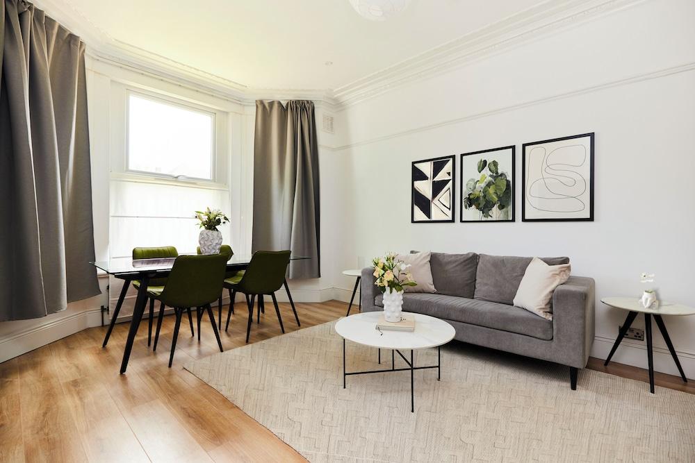 The Streatham Escape - Fascinating 2bdr Flat - Featured Image