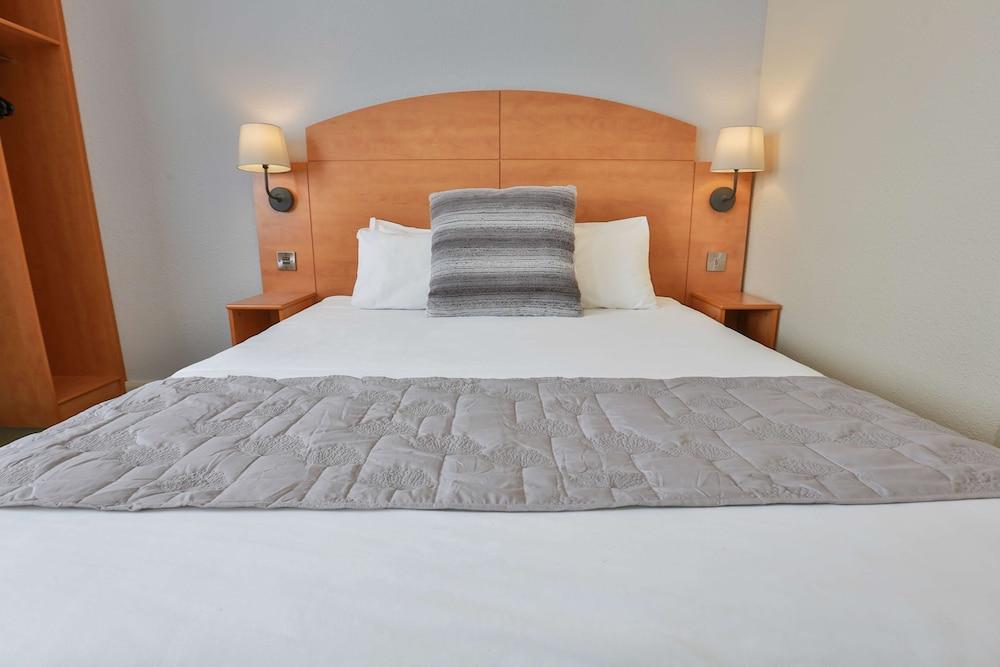 Campanile Hotel- Milton Keynes - Room