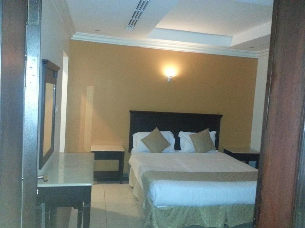 Mazaya Tolin Hotel Apartments - Room