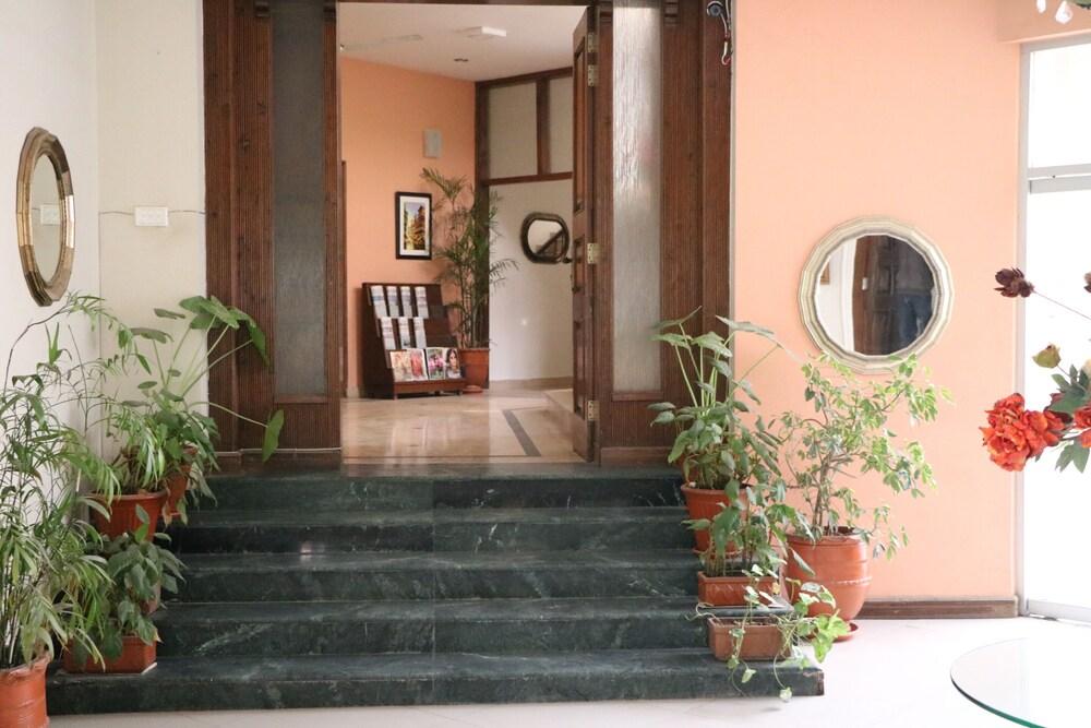 Comfort Residency - Interior Entrance