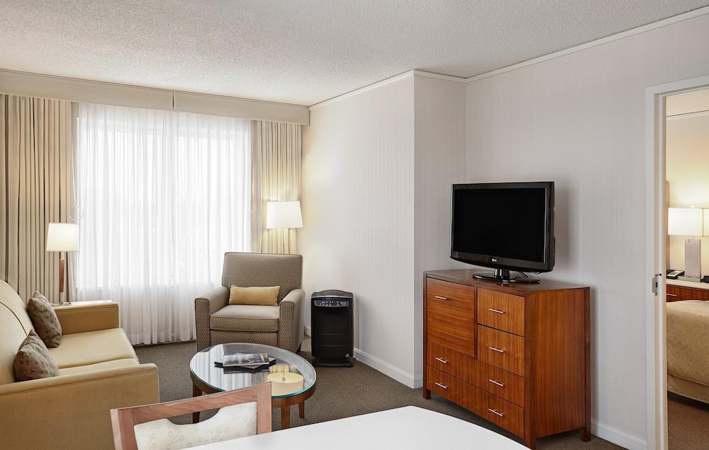InterContinental Suites Hotel Cleveland, an IHG Hotel - Room