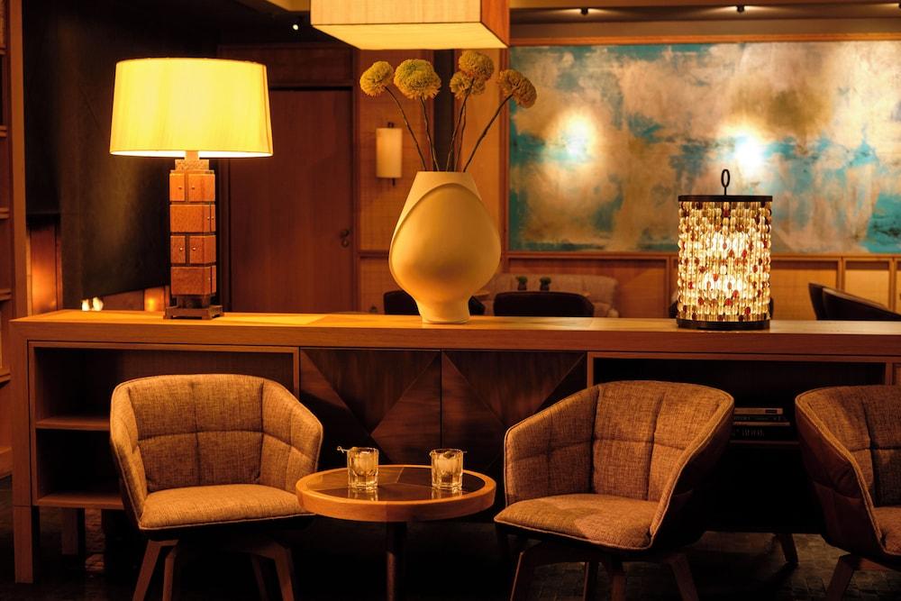 Louis Hotel - Lobby Lounge