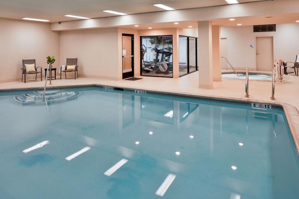 Hotel Chino Hills - Indoor Pool