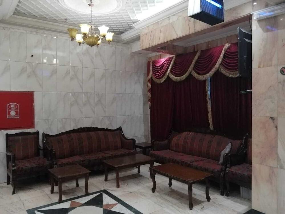 Rawabi Al Shamikh Ajyad Hotel - Lobby Sitting Area