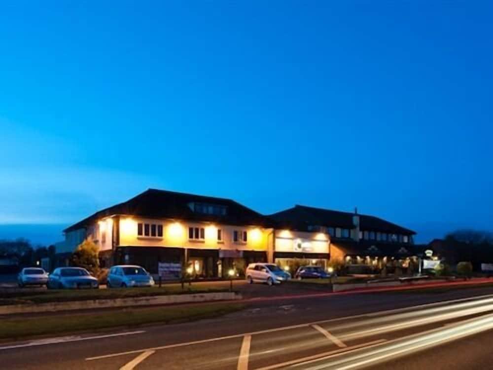 Crofters Hotel - Featured Image