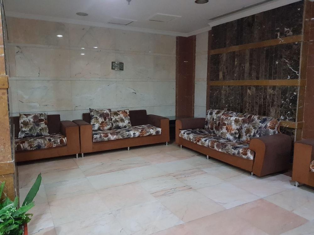 Al Manar Hotel - Lobby Sitting Area