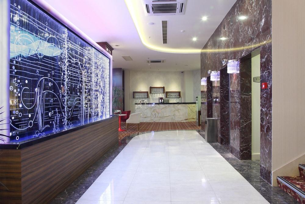 Otel Senbayrak City - Interior Entrance