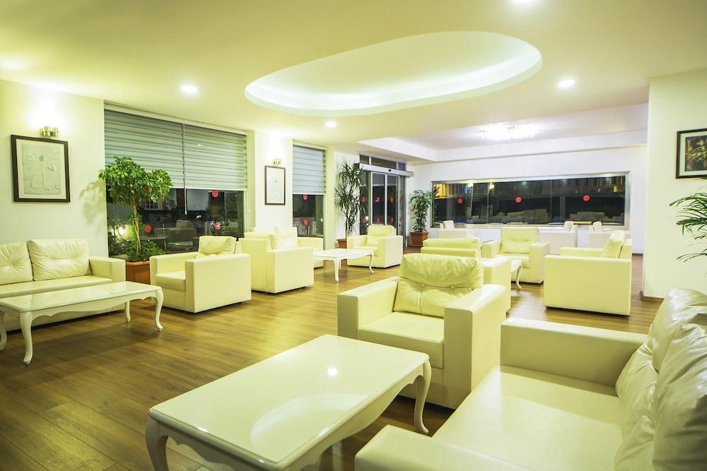 Sun Bay Park Hotel - Lobby Sitting Area