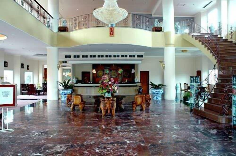Hotel Grand Tiga Mustika - Lobby