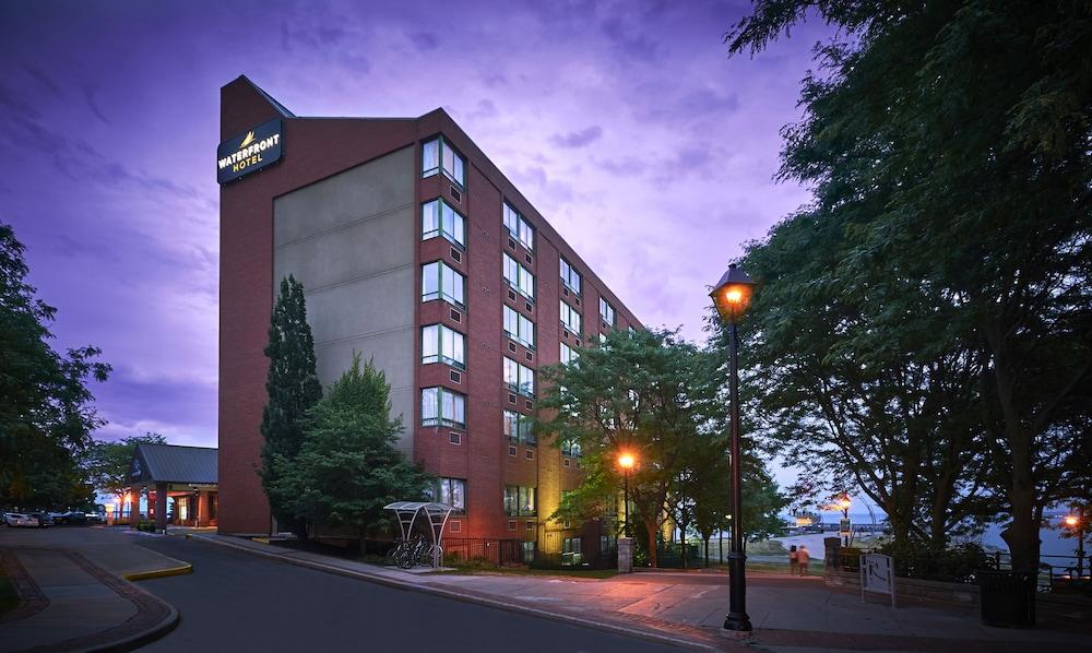 Waterfront Hotel Downtown Burlington - Featured Image